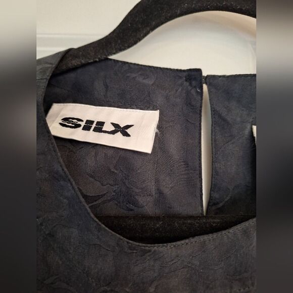 Silx‎ black floral silk top size 1x vintage - Picture 3 of 10